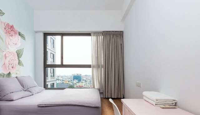 Luxury 2BRs Apt with Airport View, Free Gym & Pool
