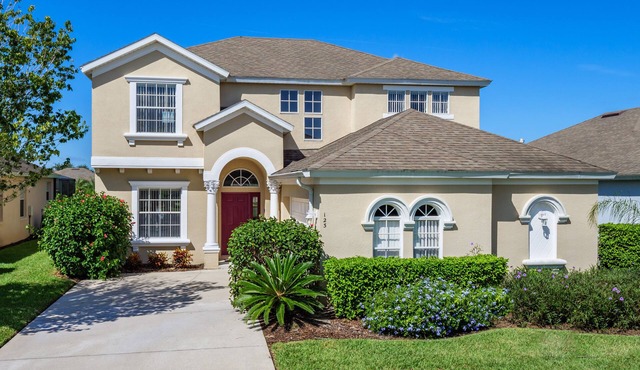 Luxury 5 BR 4.5 BA Villa - Large Pool Area and Spa, Not Overlooked, Games Room