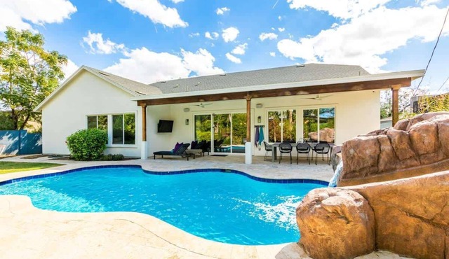 Luxury Arcadia Resort w/2 King Suites & Salt Pool