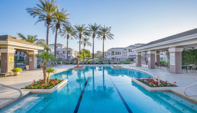 Luxury by the Kierland Commons! Heated Pool & Spa, Golf Views, an Upgraded Unit!