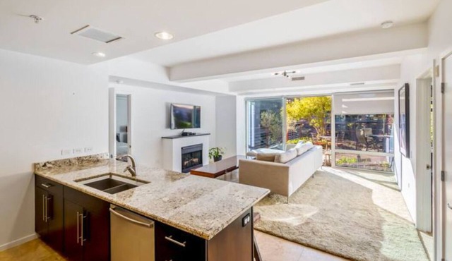 Luxury Condo in Heart of Scottsdale w/Concierge
