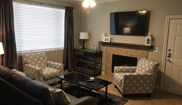 Luxury Condo in Keirland, Pool, High Speed Wifi