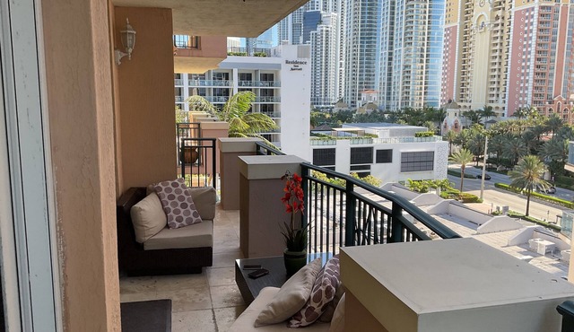 Luxury Condo Across from the Beach. STR-00342