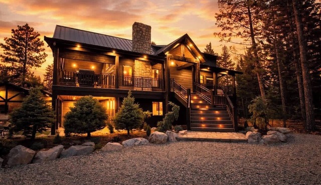 Luxury Duck Creek Chalet | Sauna, Spa, Game Loft