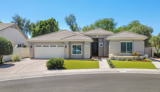 Luxury & Location Priv Pool, Spa, BBQ, Firepit Newly Remodeled 4BR Oasis