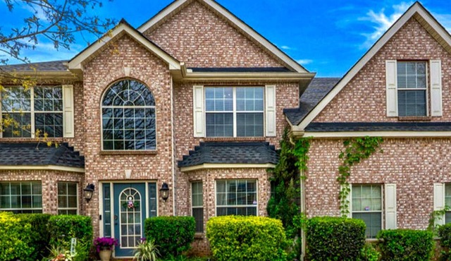 Luxury Oasis– Spacious 5BR Home Near Metro Atlanta & 15 minutes Airport