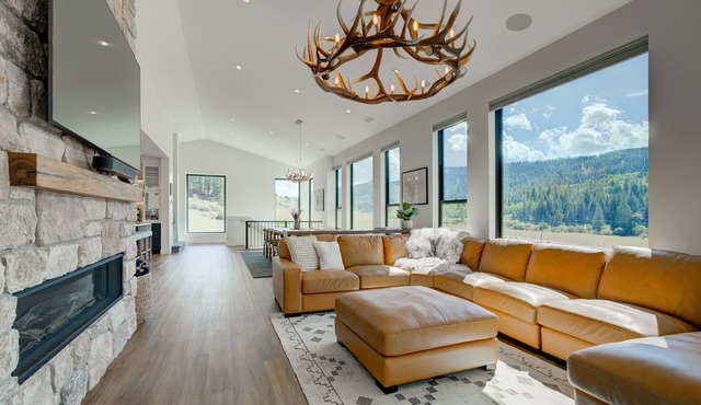 Luxury Property w/Mountain Views - Trail Creek Luxury Mountain Retreat