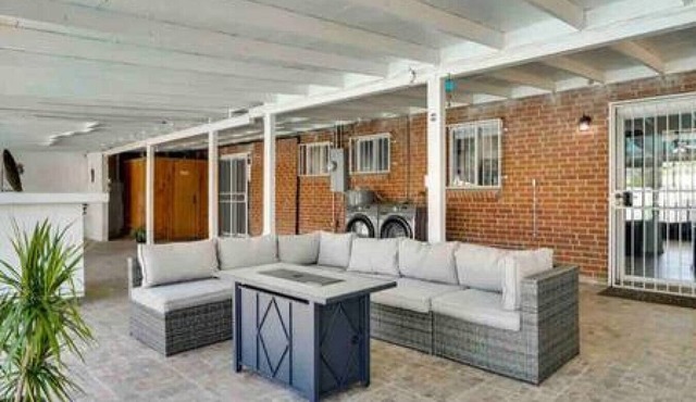 Luxury Retreat/3BR/BBQ/ Pool/Parking