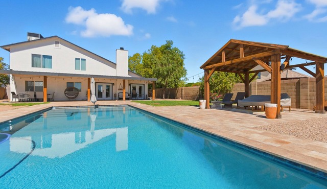 Mesa Family Retreat, Pool, Yard, Pet Friendly