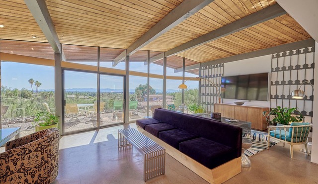 Mid-Century Modern Mountainside ACRE Loved by Hikers/Cyclers/Foodies & Shoppers