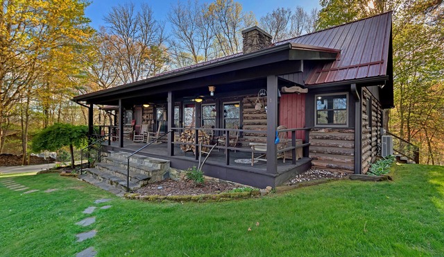 Mine Mountain Cabin, convenient location! Rustic Log Cabin