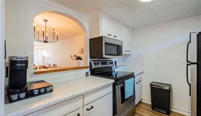 Minimalist 2BR Condo 6min to Downtown Scottsdale