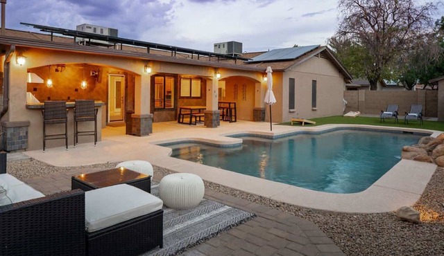 Mins to Staduim w/Pool & Man Cave Outdoor Grill