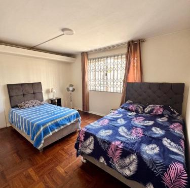 Miraflores, habitación Triple en apartamento compartido