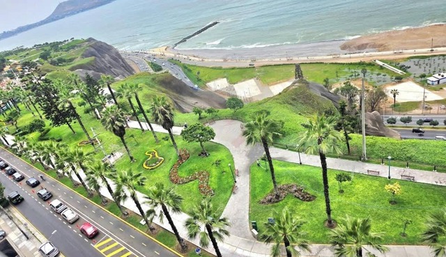 Miraflores Luxury Skytop Oceanview Apartment