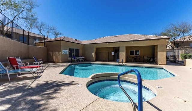 Modern 2BR Townhouse |Shared Pool, Gym, Spa & More