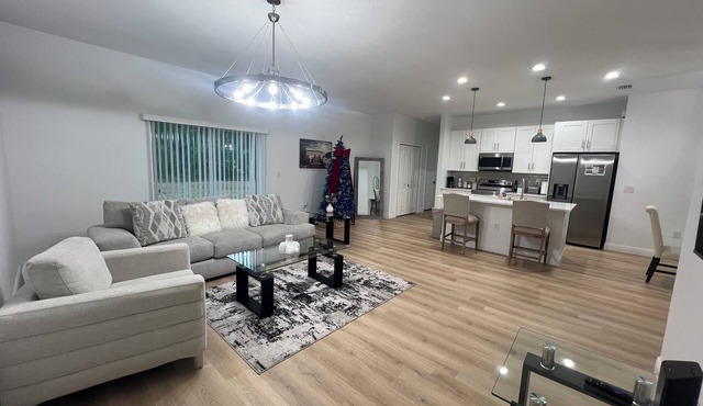 Modern and Spacious House in Port Charlotte Ideal for Families.