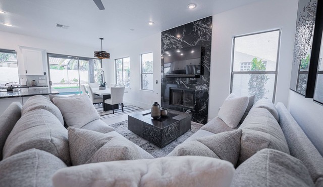 Modern Contemporary Showpiece w/Pool, Hot Tub, & Game Room!