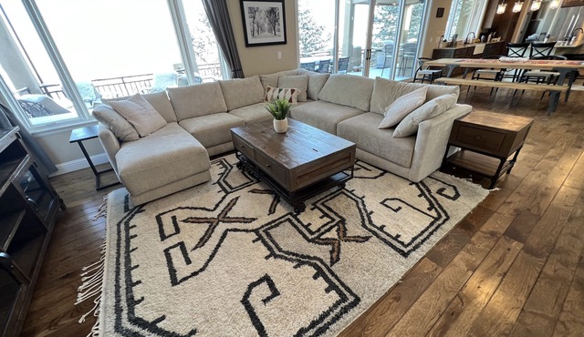 Modern Home, 3 Family Rooms, 3 Decks, 1 Mile from Broadmoor, 500’ above CoS.