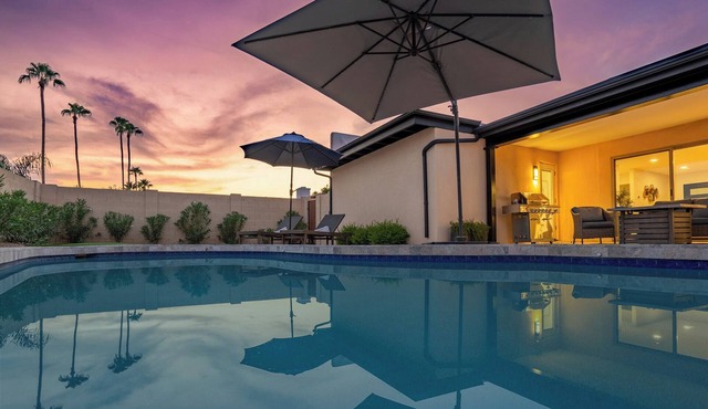 Modern Kierland Oasis – Heated Pool, Games, Walk to shopping & dining!