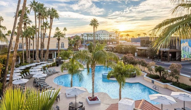 Modern King Unit with Sunset Views! Pool, Parking, Dining, and Gym Access!