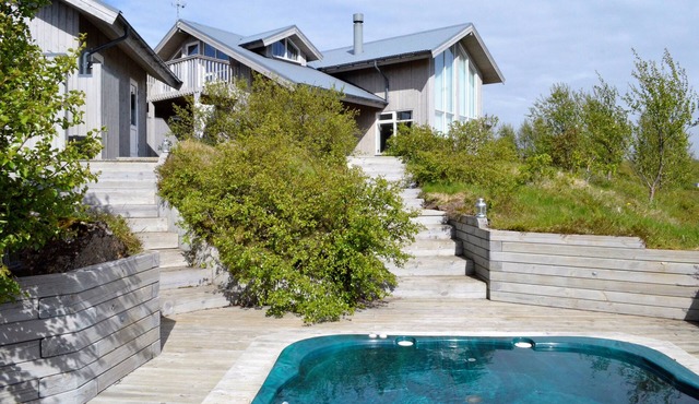 Modern luxury house in the heart of the Golden Circle. Hot tub and sauna.