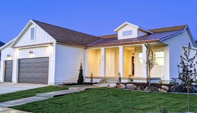 Modern Mapleton Get-a-way