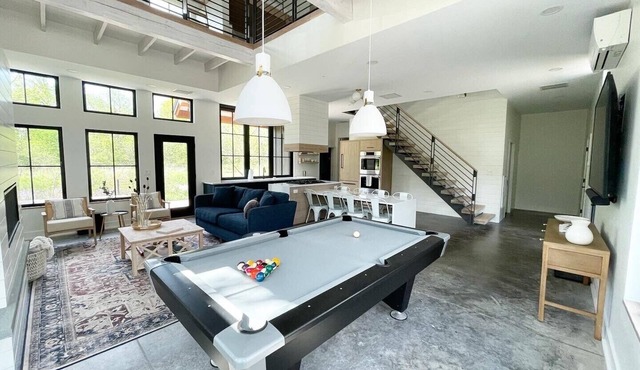 Modern Nordic Villa 3 miles from Beaver Stadium