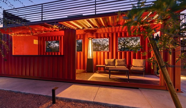 Modern Oasis: New Kitchen, Rooftop Deck, Exec Office, Pet-Friendly, Large Yard