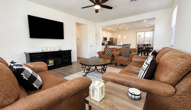Modern Retreat - Pool - Fire Pit - Near Lake - Surprise Stadium - Near Sports