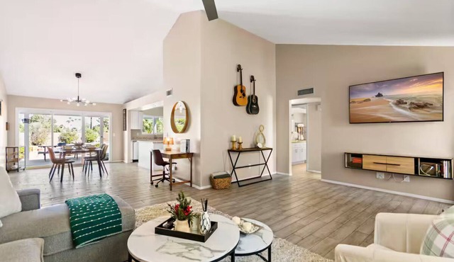 Modern Retreat - Private Pool - Hot Tub - Huge Lot