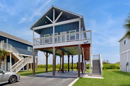 Modern Steps to Beach Shared Pool & Playground