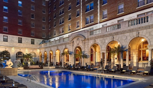 Modern Suite w/Living & Dining Areas! Pets Allowed! W/Parking, Pool & Cinema!