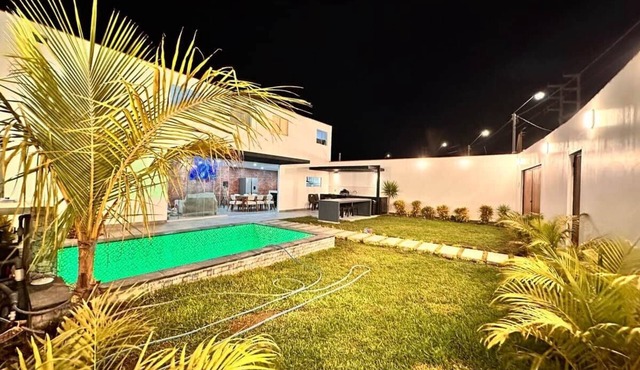 Moderna casa con piscina en ica