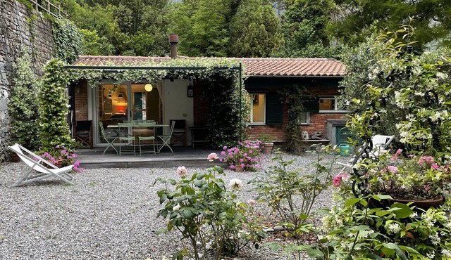 Monterosso Al Mare: Charming house with peaceful garden in private park