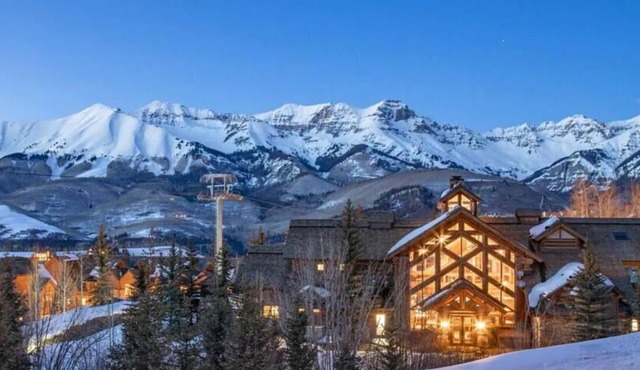 Mountain fun, Hike, bike pool spa 360 views cozy with amenities galore! Lodge