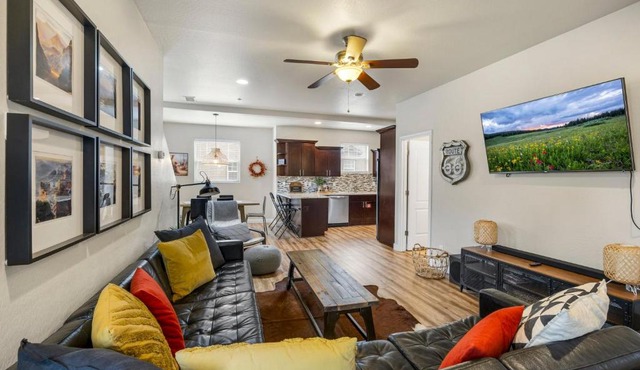 Mountain Peaks Getaway 4BR4BA Pet-Friendly Central AC Near Downtown Trails