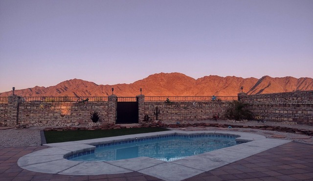 Mountain View Oasis - Couples Retreat with 2 king beds and pool