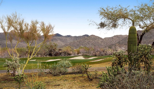 Mountain-view retreat near golf with alfresco dining, 2 living rooms, jetted tub