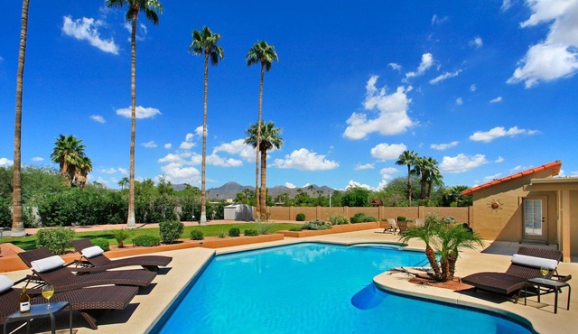 Mountain Views & Heated Pool/Spa & Amenities Galore!
