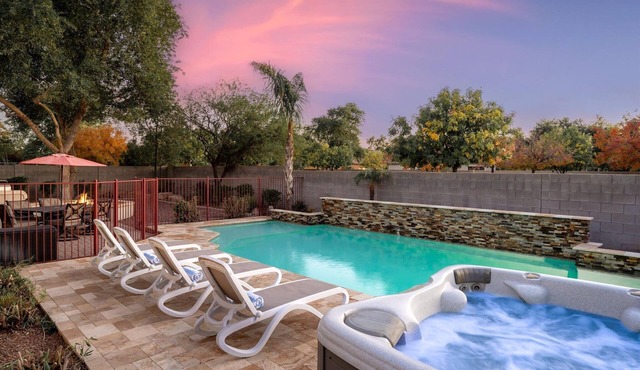 Movie Theater~ Pool~ Arcade~ Fire Pit