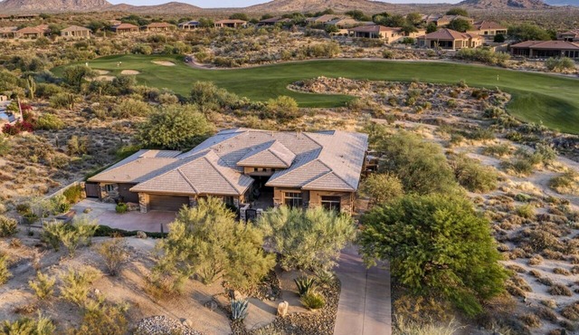 N Scottsdale Home; luxury, golf course, quiet, private, pool, spa, putting green