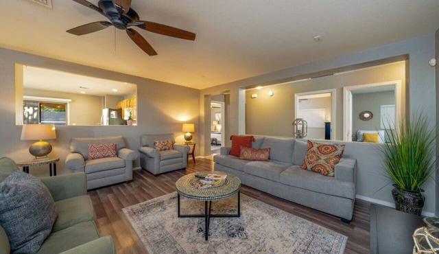 Near KINO/4 BR 2 BA/Fenced/Outdoor Patio
