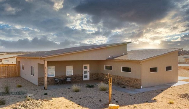 Near Zion NP l Pool I Dark Skies I Pickleball Court I Pet Friendly