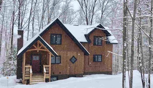 NEW - Beautiful mountain home steps to Okemo, Great for Wedding stays