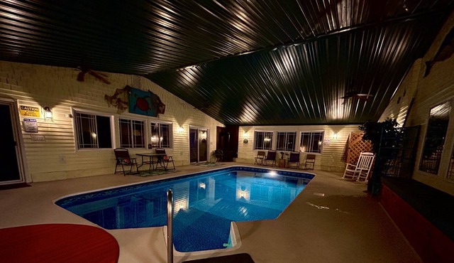 NEW Listing! INDOOR Pool~Spacious home~Ski Oasis~Minutes to Lake George Beach