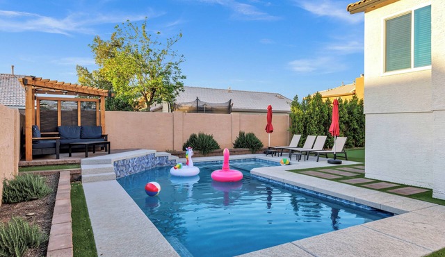 NEW! Luxe Vacation Getaway - heated pool and putting green