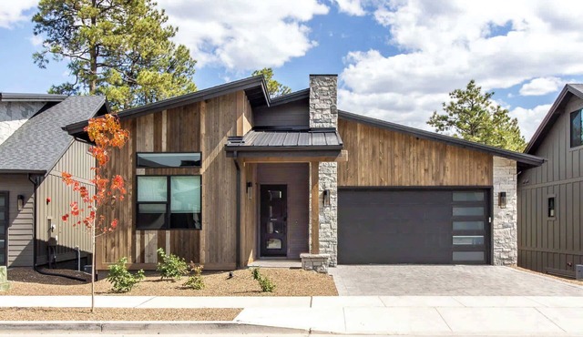 New Luxury 2BR Private Flagstaff Home Near NAU