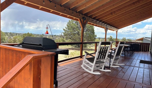 NEW! THE RETREAT Ranch House - Only 20 minutes from the Grand Canyon