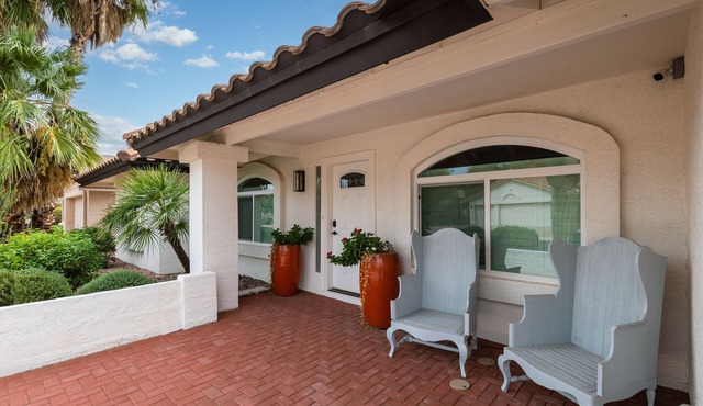 *NEW* Upscale furnishings in the heart of Scottsdale with FENCED heated pool.